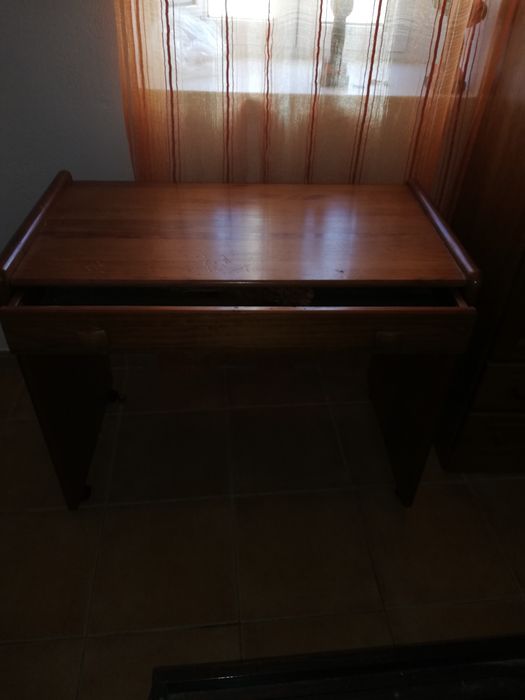 Secretaria em madeira