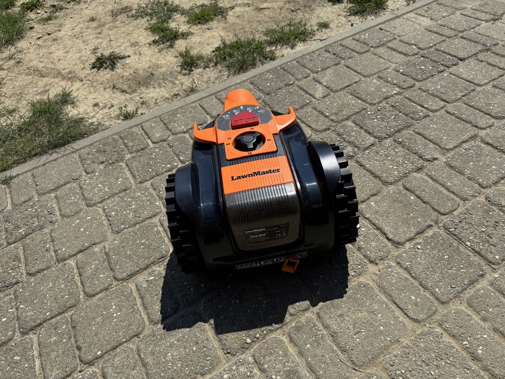 Robot koszący LawnMaster VBRM16
