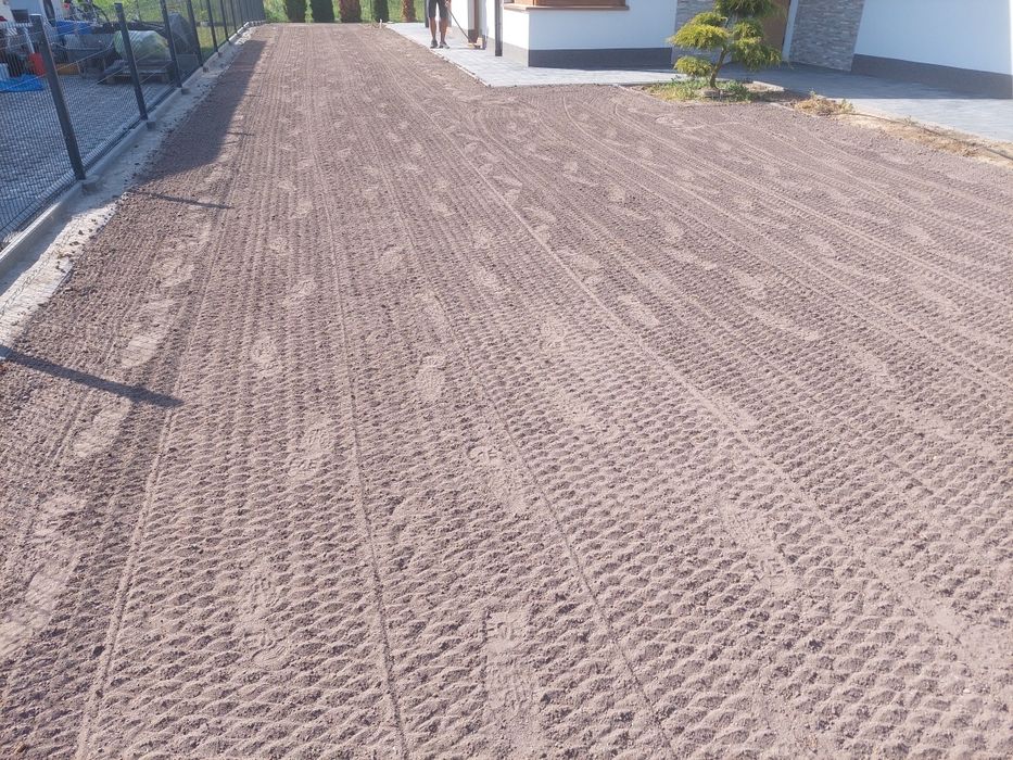 Zakładanie trawnika trawy , usługi ogrodnicze , renowacja trawnika