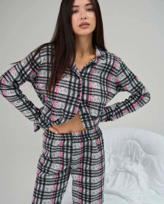 Піжама в клітинку на гудзиках