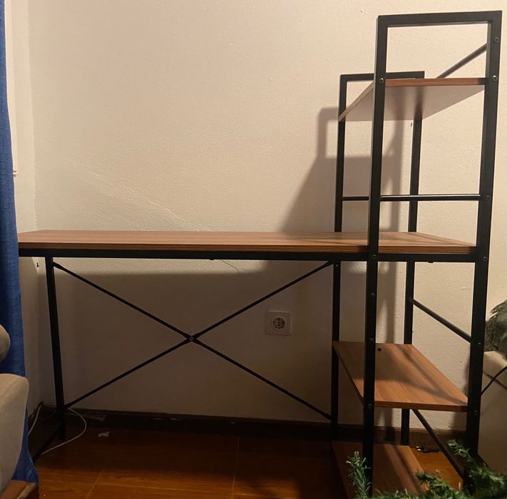 Secretaria em óptimo estado de conservação