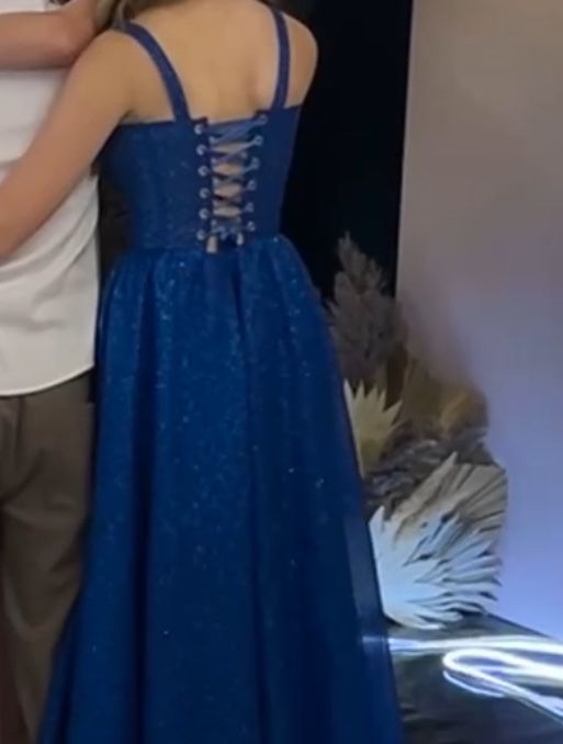 Випускна сукня з розрізом,колір електрик