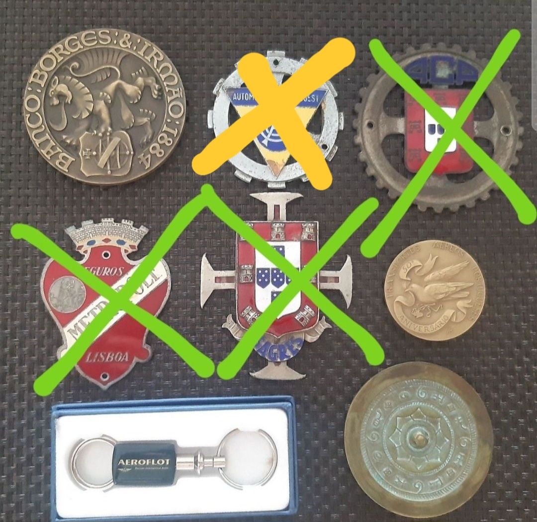 Medalhas, placas e escudos