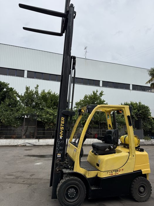 Empilhador Hyster de 2500 kgrs gas com tudo e recente como novo
