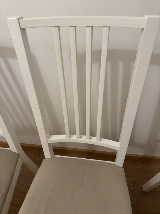 Vendo conjunto de 4 cadeiras para mesa de jantar