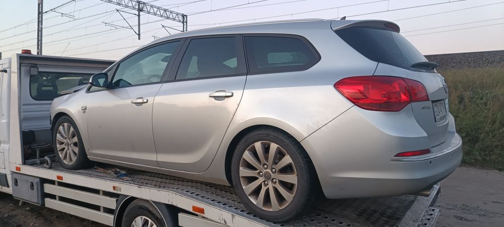 Opel Astra J na części kolor z 176