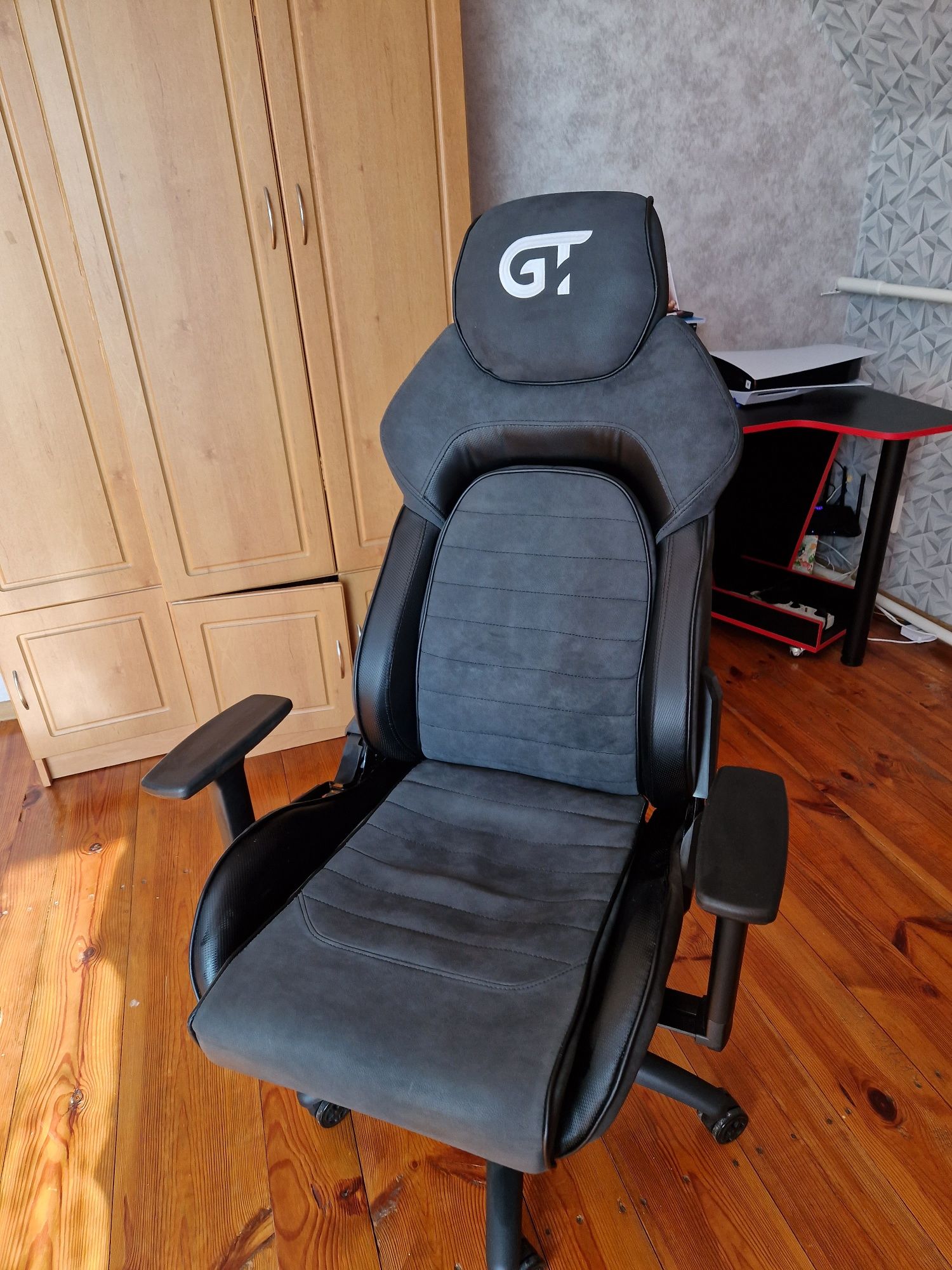 Крісло для геймерів GT RACER X-2569 Black/Black