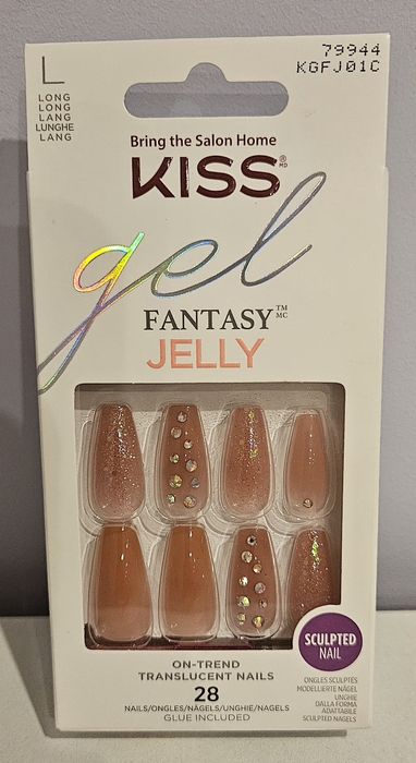 Żelowe paznokcie firmy Kiss.
