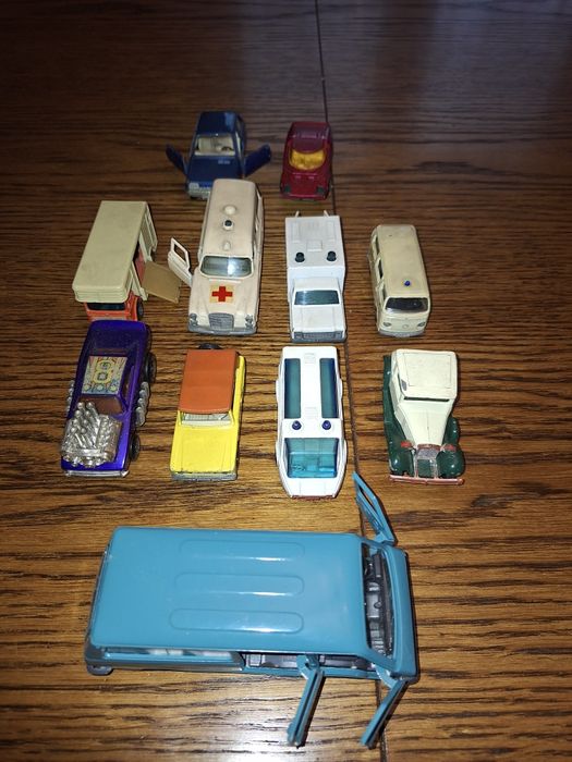 Stare samochodziki resoraki