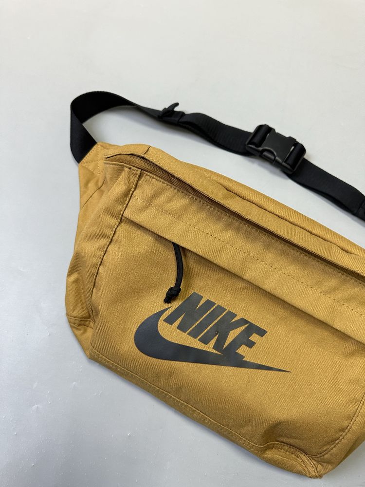 Сумка / бананка Nike Tech