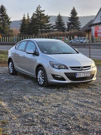 Sprzedam samochód Opel Astra 2016