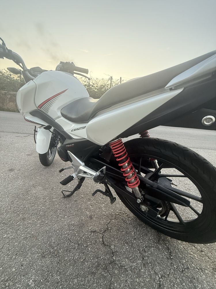 Honda Cb125F toda de origem, baixo KM.