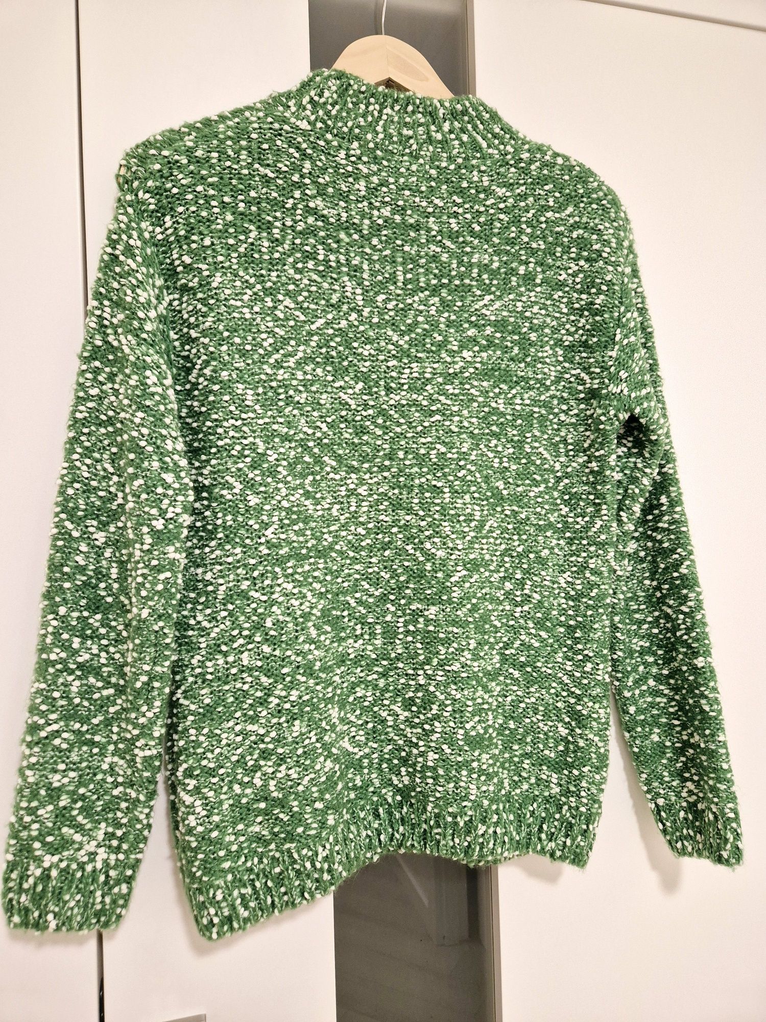 Zielony sweter półgolf warkoczowy splot Papaya S 36 wiosna