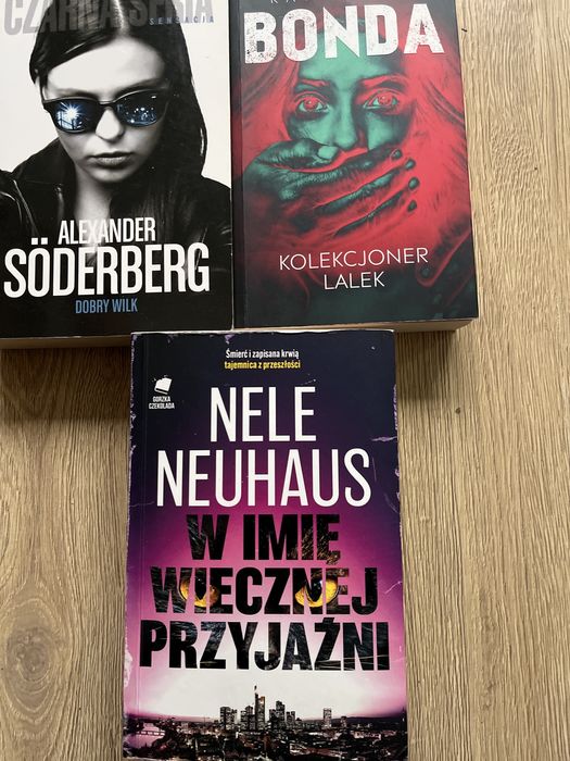 Trzy kryminaly, różnych autorek.