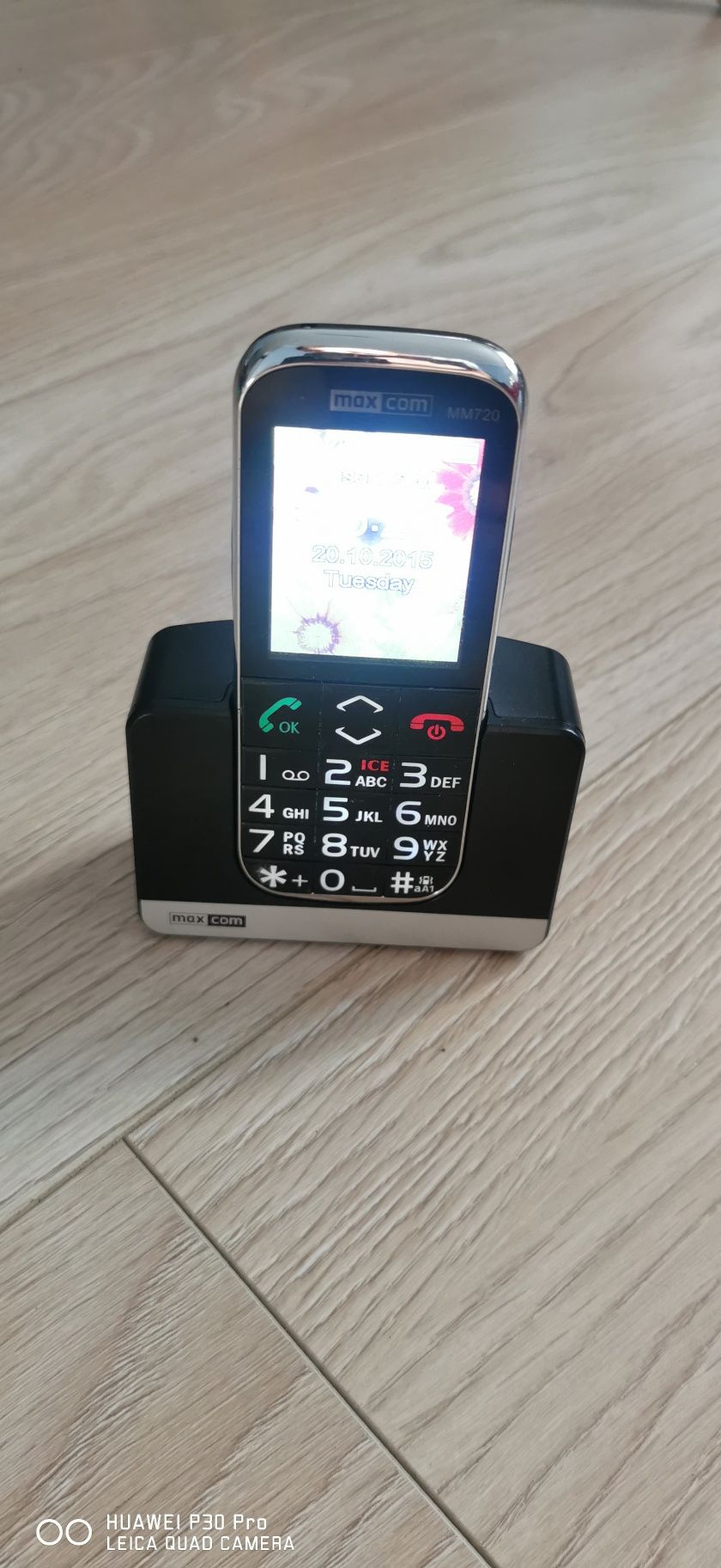 Telefon dla seniora Max com 720