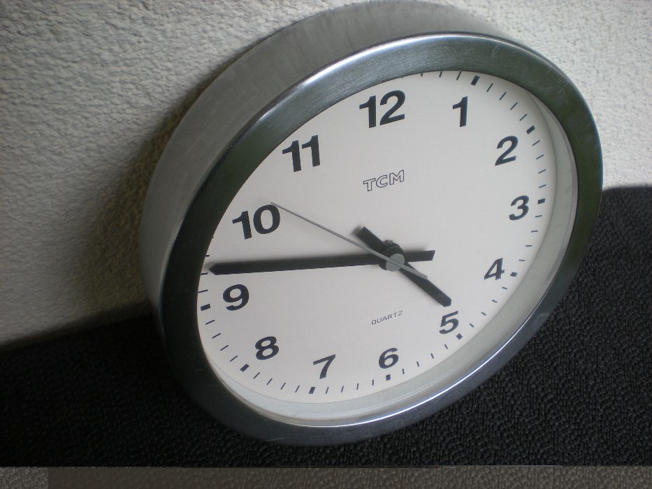Ładny duży zegar Niemiecki TCM w CHROMOWANEJ metalowej oprawie