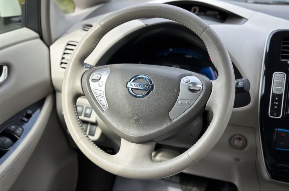 Продам Nissan Leaf 2012