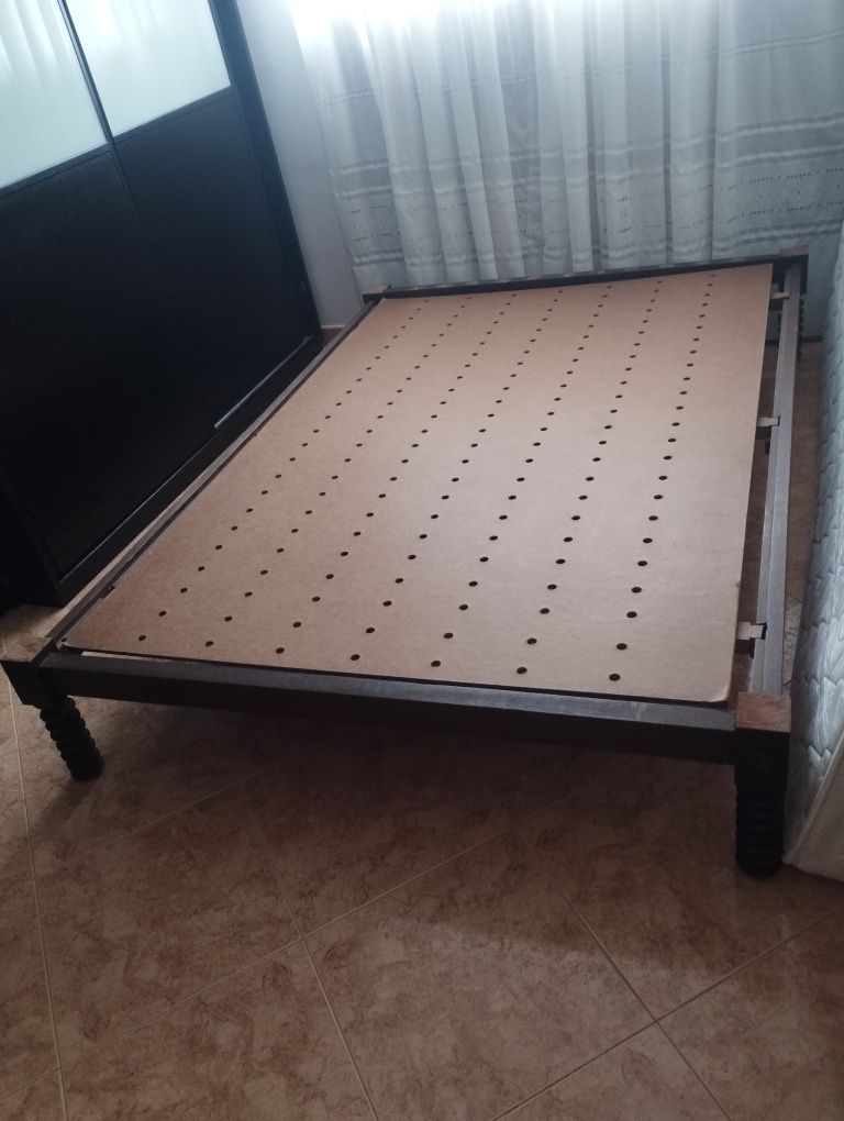 Móveis de quarto, cama.