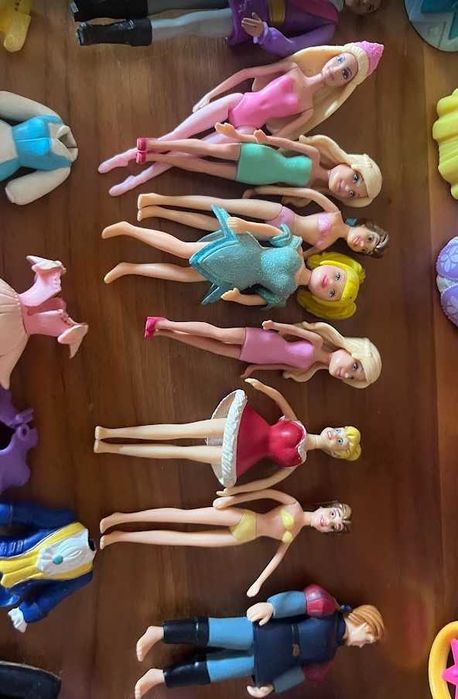 Conjunto de Bonecas Princesas Disney + Acessórios e Carruagem