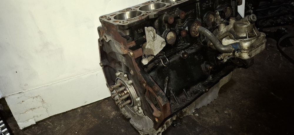 Блок циліндрів 2.5 тді т4 2.5 лт28 лт 35 2.5 двигун мотор двигатель