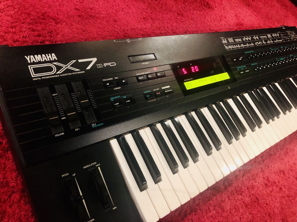 Yamaha DX7II FD - sintetizador FM anos 80