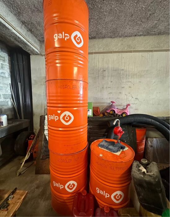 Bidoes metalicos com volume de 200L