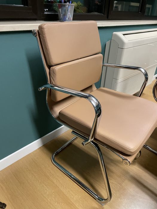 Cadeiras bege tipo pele