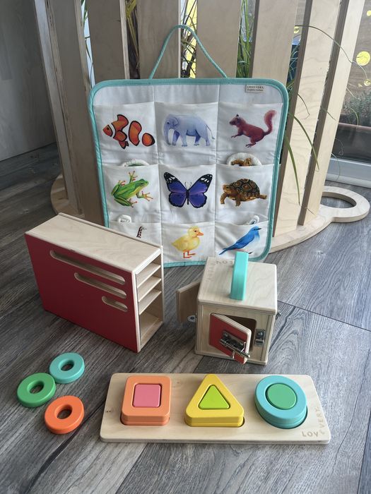 Lovevery the Realist play kit