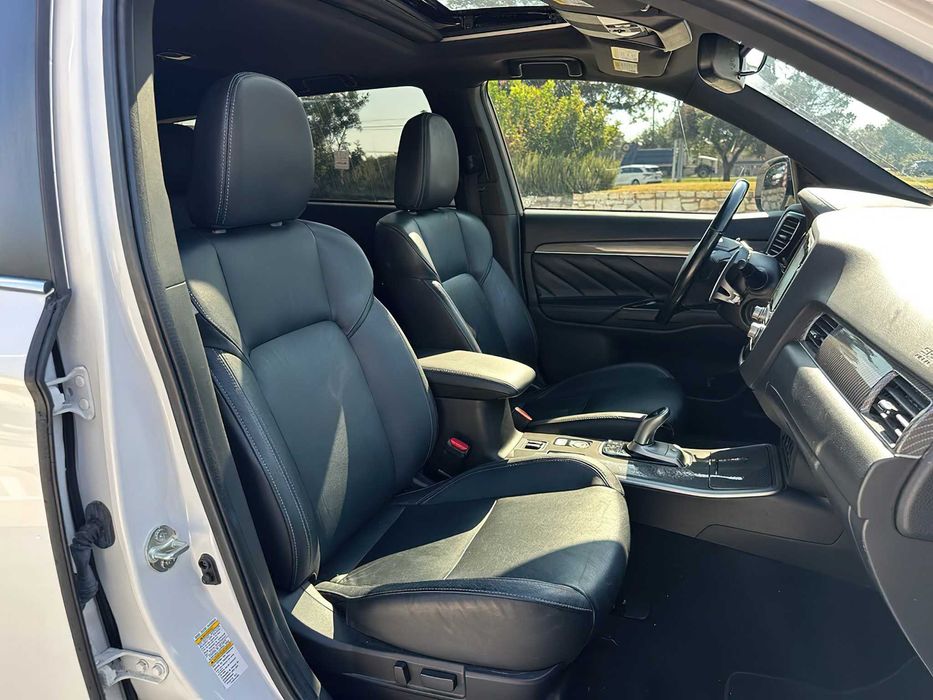 Mitsubishi Outlander      2020