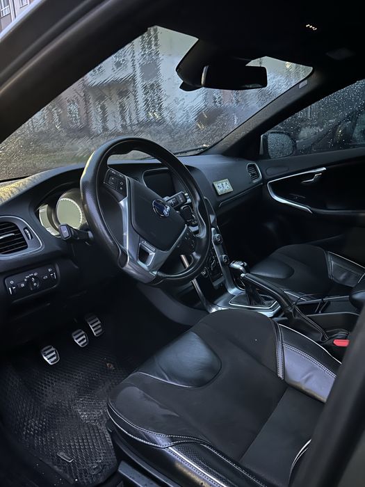 Авто Volvo v40 2015 року