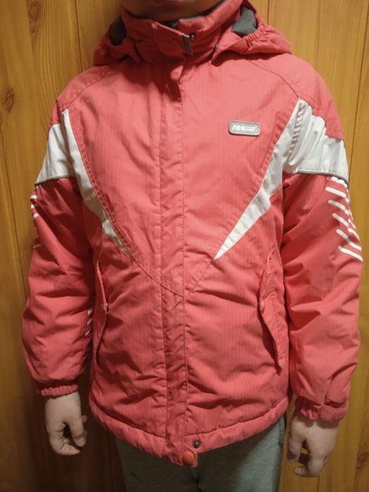 Курточка на девочку 6-7лет фирмы Reima осенне-весенняя