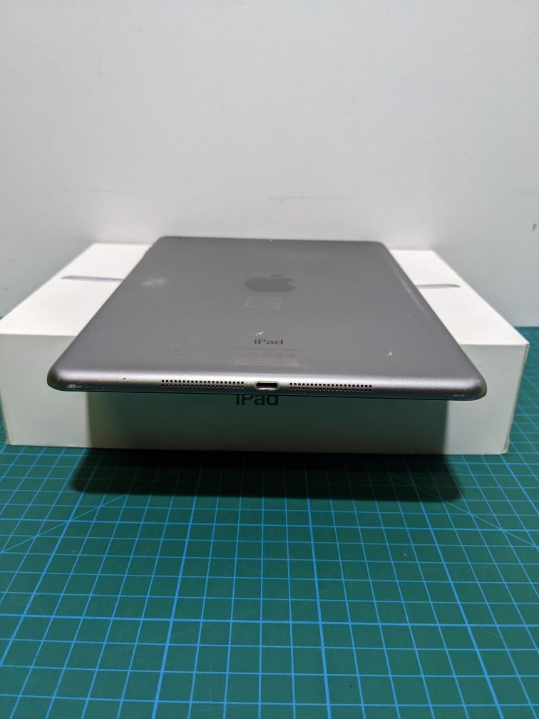 Планшет Apple Ipad Air A1474 16GB Gray (9)