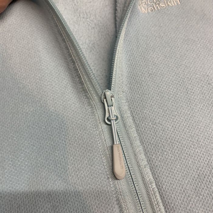 Неймовірно гарна жіноча флісова кофта від jack wolfskin ідеальний