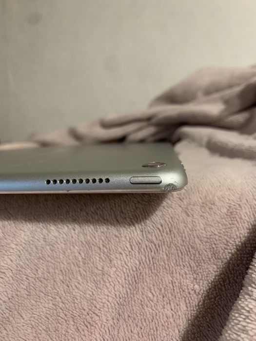 iPad Pro (12,9 дюйма) 2-го покоління