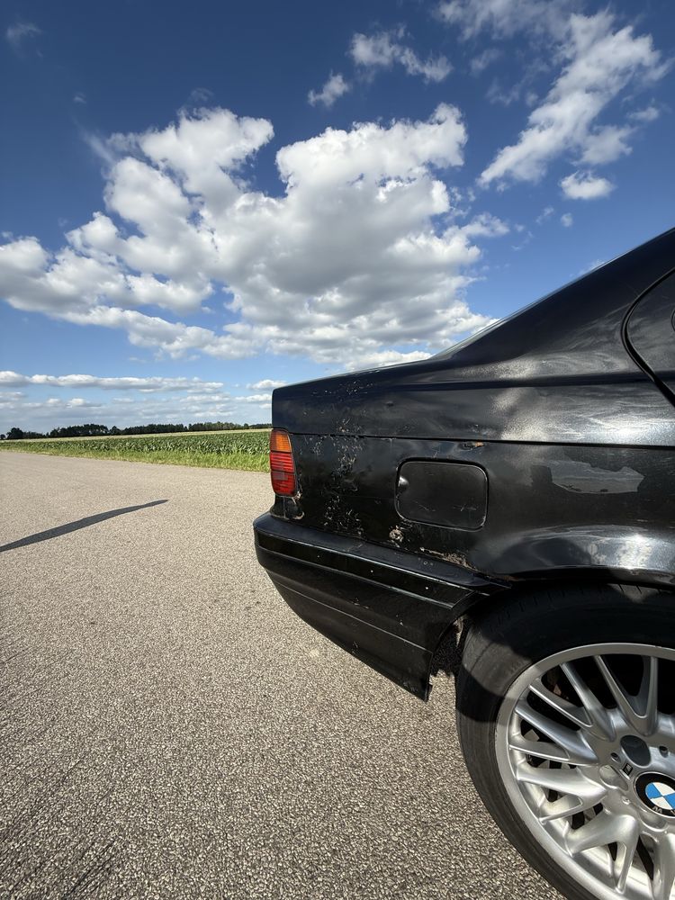 Bmw e36 (b+g, klima).