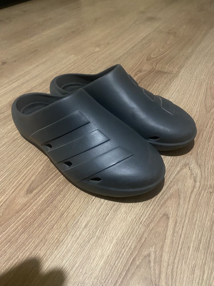 Socas Adidas  44