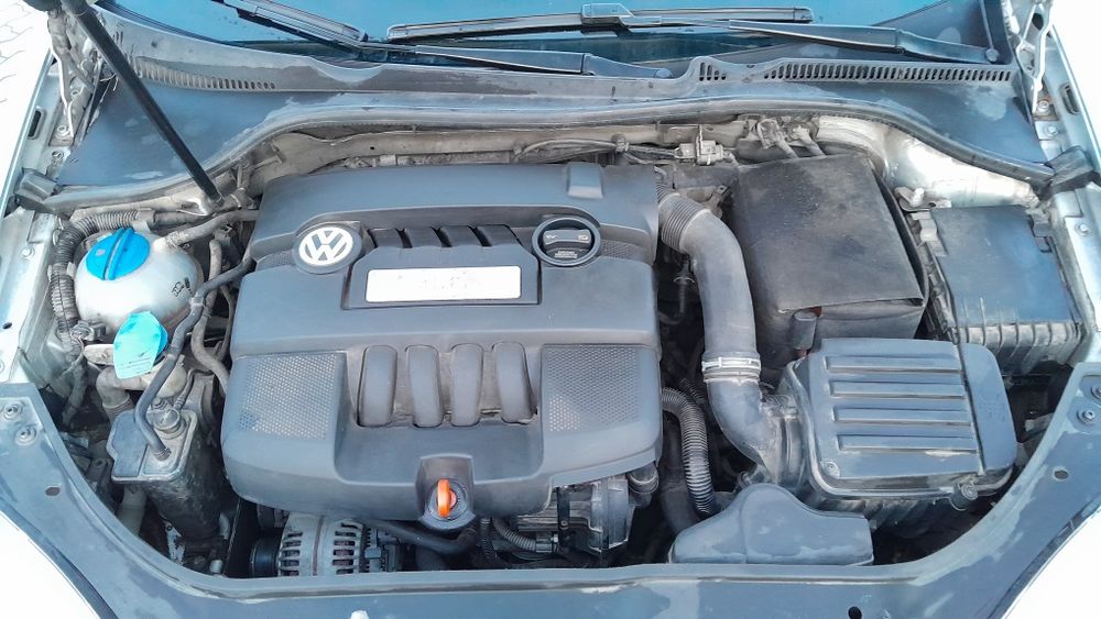 Автомобіль Volkswagen GOLF 1.6 MPI