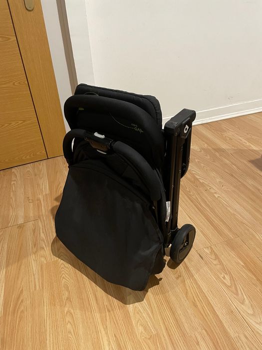 Carrinho de bebé dobrável e ovo