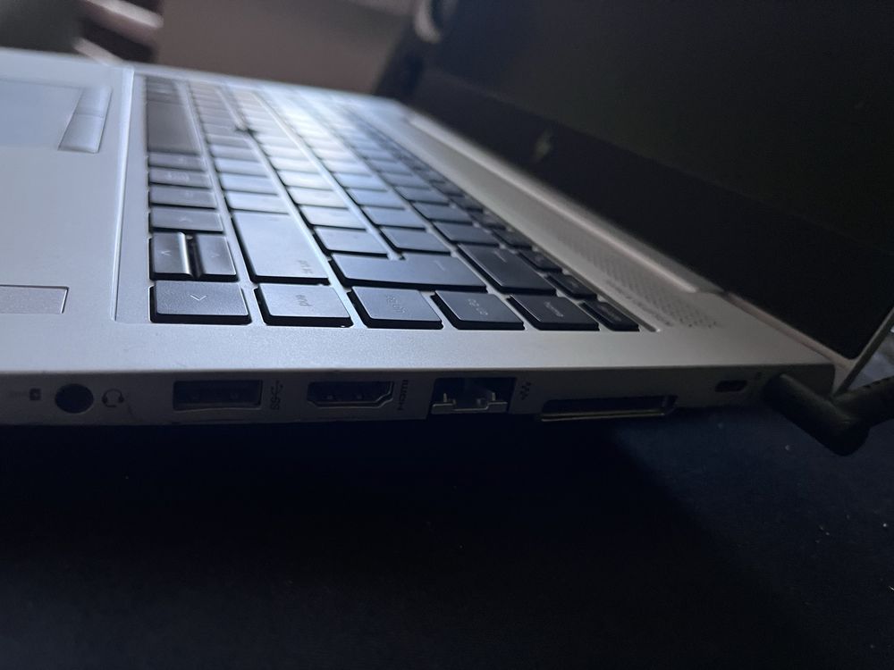 Laptop HP Elitebook 745 g6 trochę głośniej chodzi