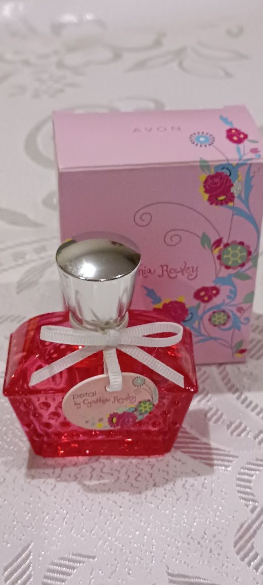 Petal by Cynthia Rowley 30 ml,woda Avon dla dziewczynki/kobiety.NOWA.