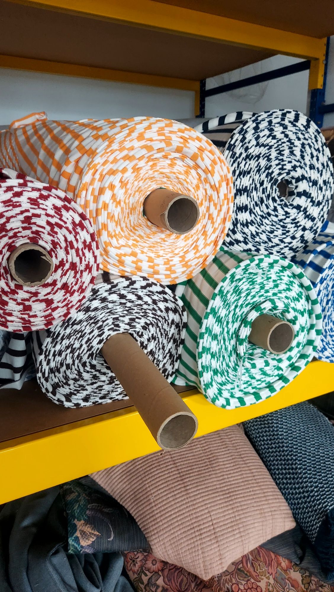 Stock de malhas e tecidos