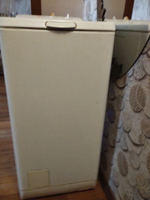 Продам стиральную машинку на запчасти