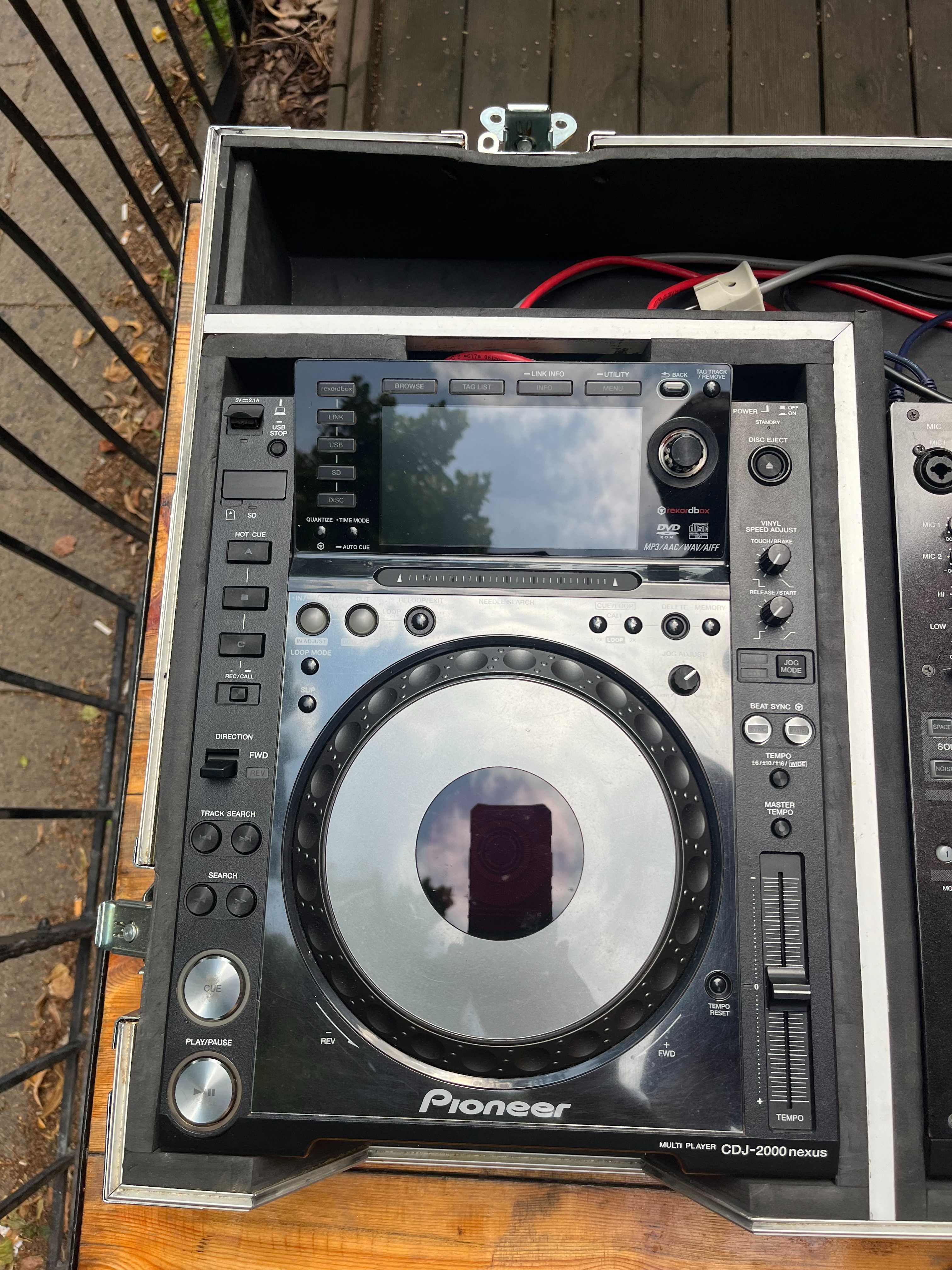 PIONEER DJ: 2x CDJ-2000 nexus + DJM-900 nexus + Case