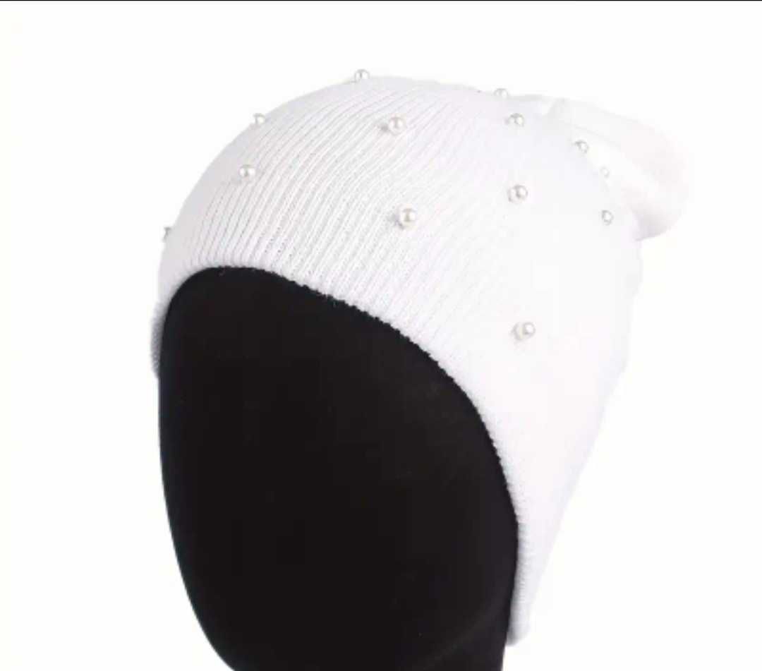 Nowa czapka perełki