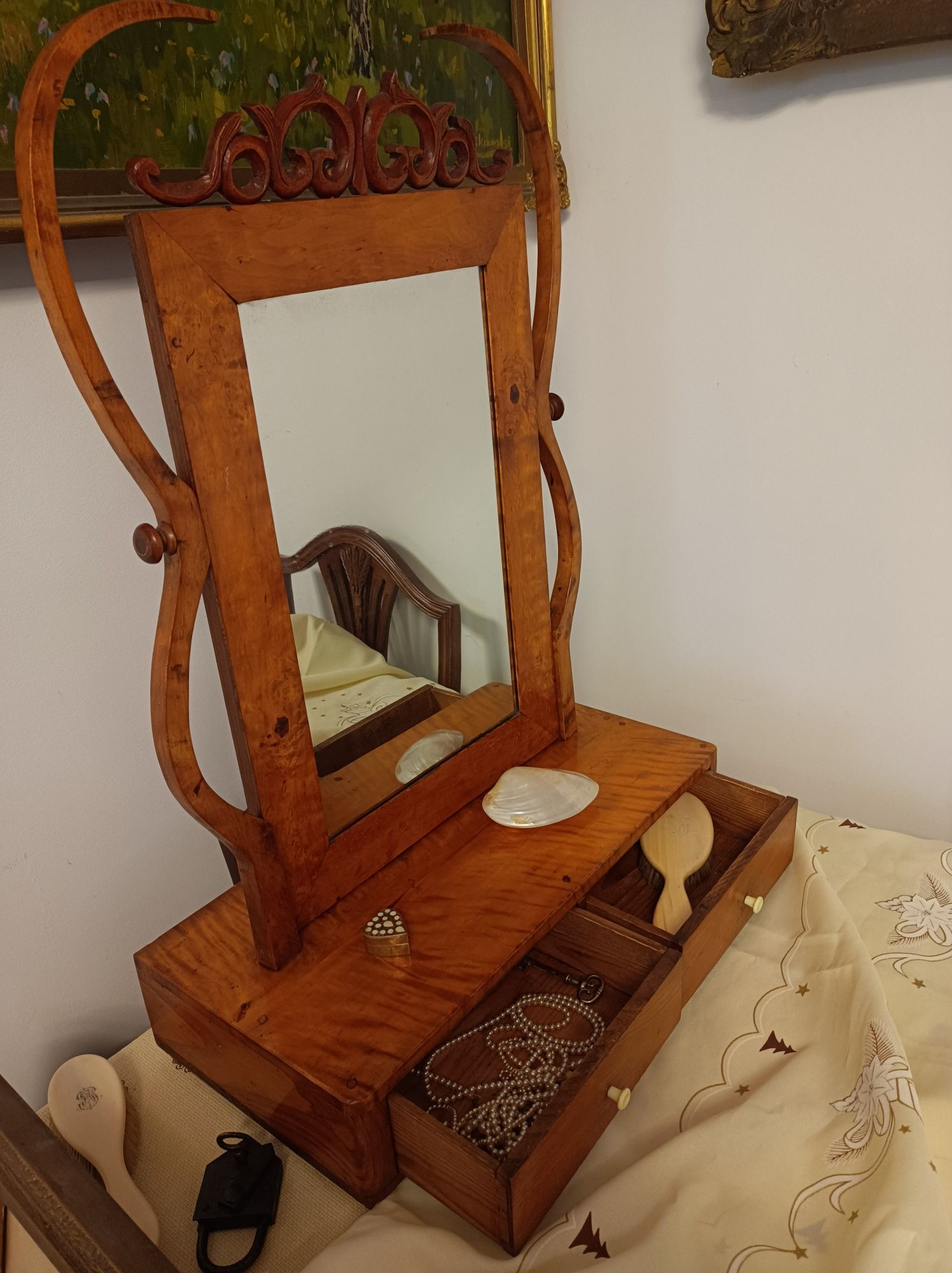 Biedermeier .Piękna toaletka z lustrem.Orzech ,czeczot. Piękny antyk.
