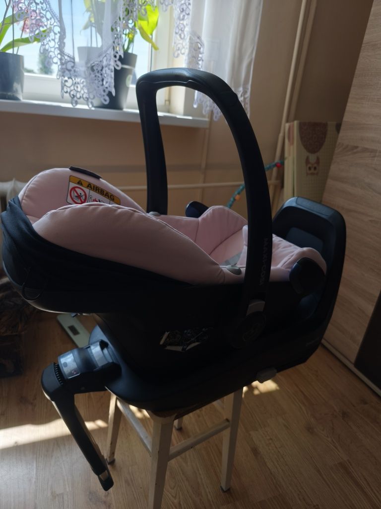 Nosidełko Maxi Cosi z baza ISOFIX