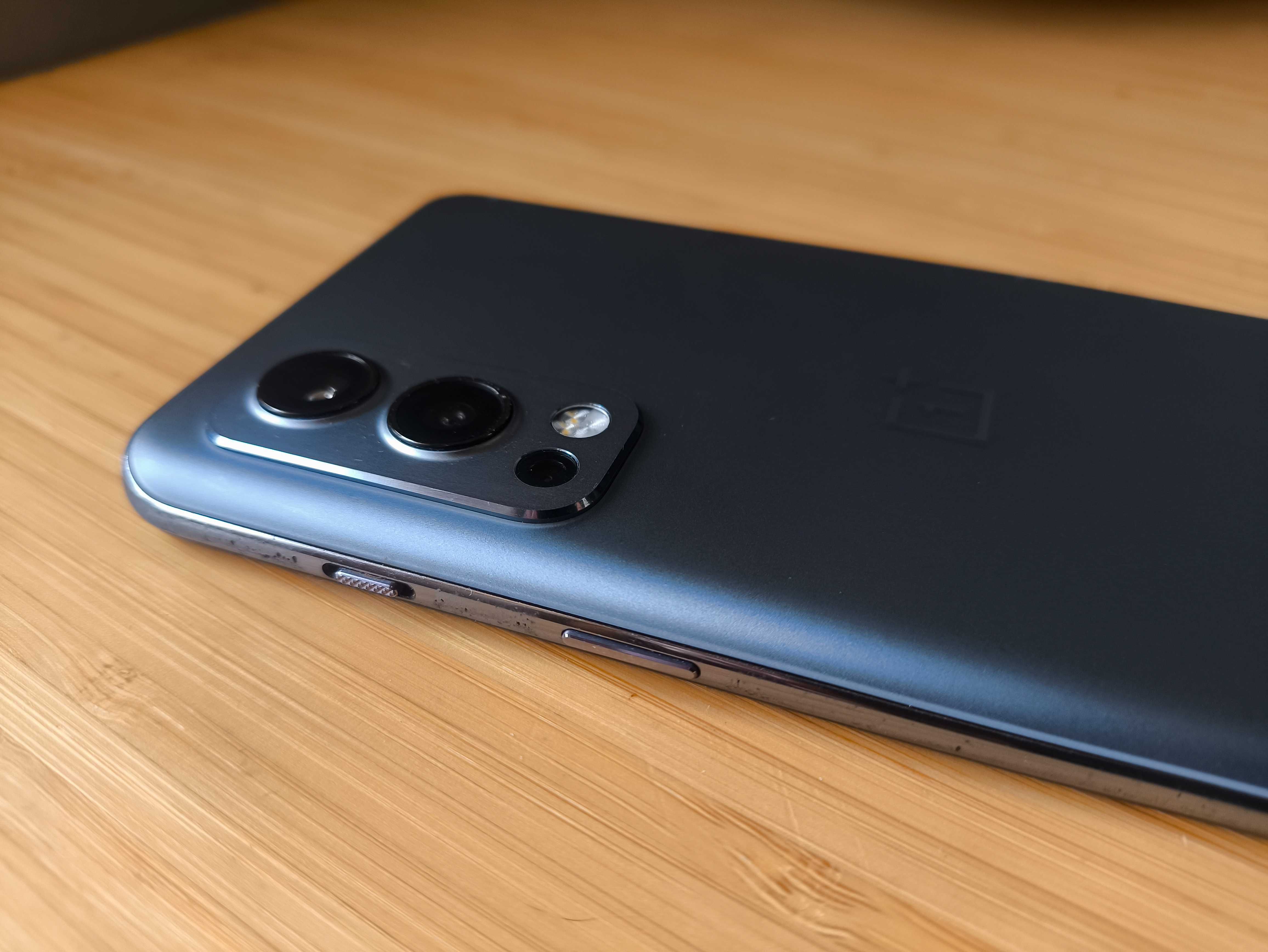 Oneplus Nord 2 5G (8GB / 128GB) - Excelente Estado