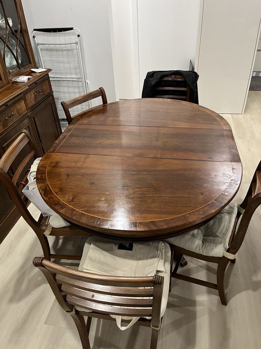 Conjunto louceiro + mesa com 6 cadeiras.