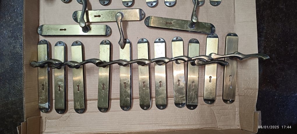 Puxadores de portas interiores antigos em latão