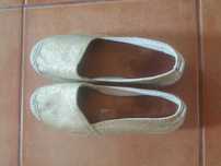 Alpercatas douradas